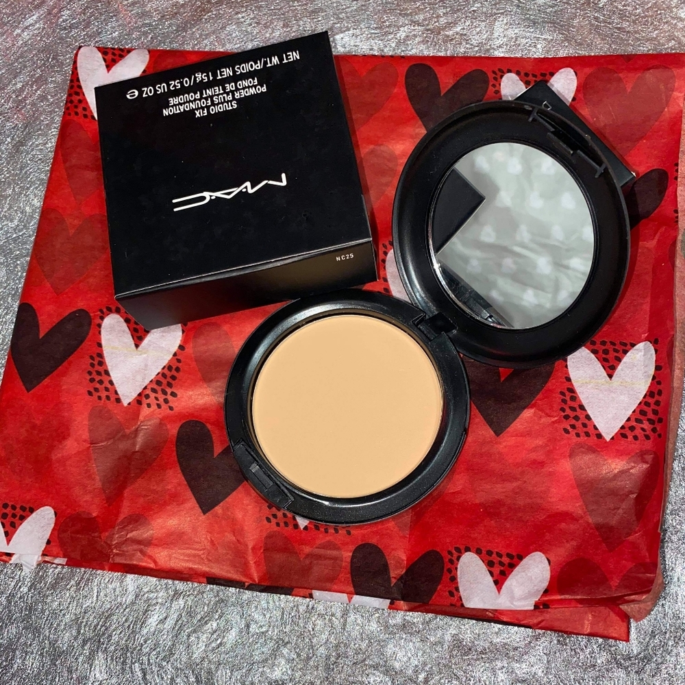 ✔ New Mac NC25 Studio Fix Powder + Foundation ✔